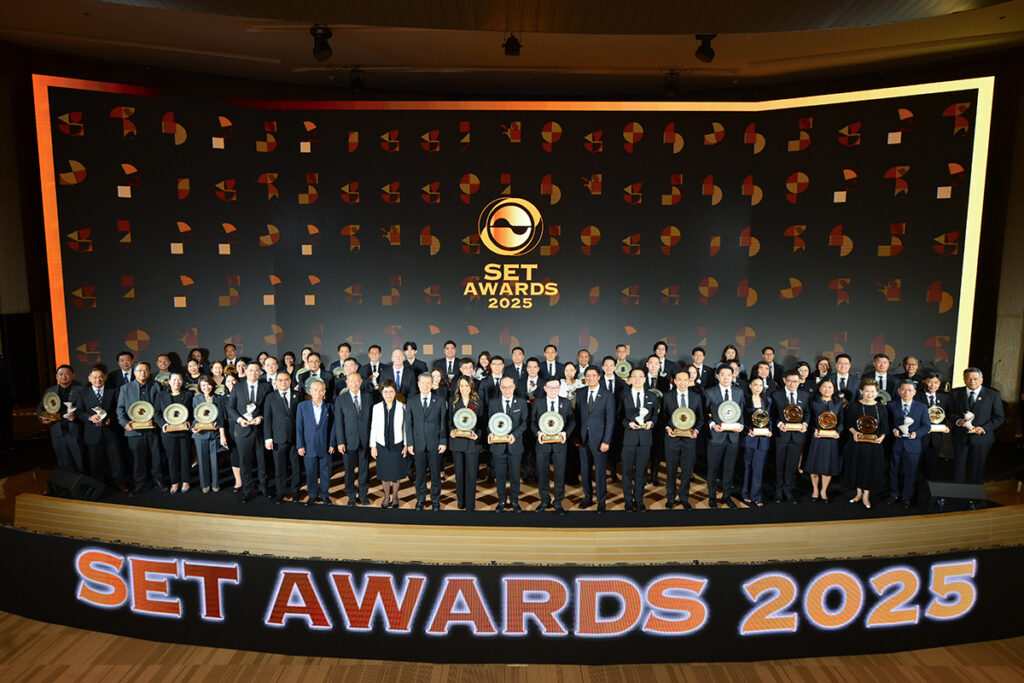 ศักดิ์ชัย พีชะพัฒน์ คว้า BEST CEO ต่อเนื่อง 2 ปีซ้อน พร้อมนำกลุ่มทิสโก้ รับอีก 3 รางวัลใหญ่เวที SET Awards 2025 3 WEB 1200x800 4